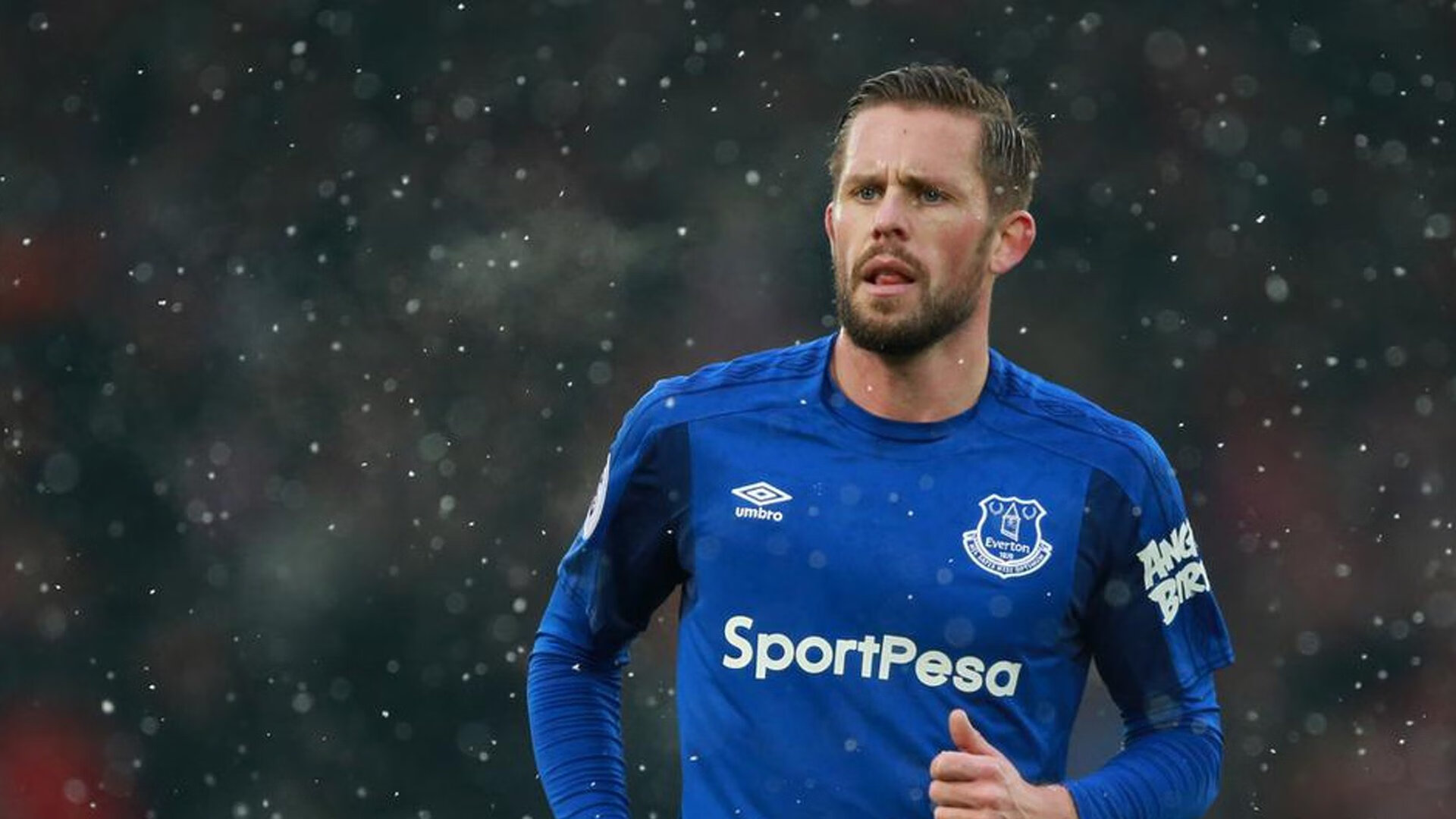 包装工四分卫表现出色，传球精准度极高，包装工 四分卫