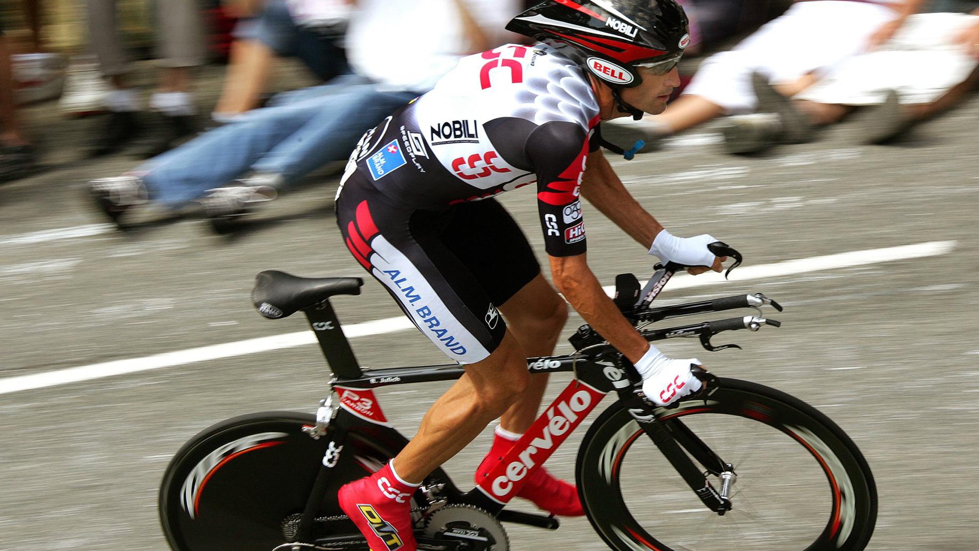 跳绳花式团队赛 多人交叉穿越配合堪比舞蹈编排